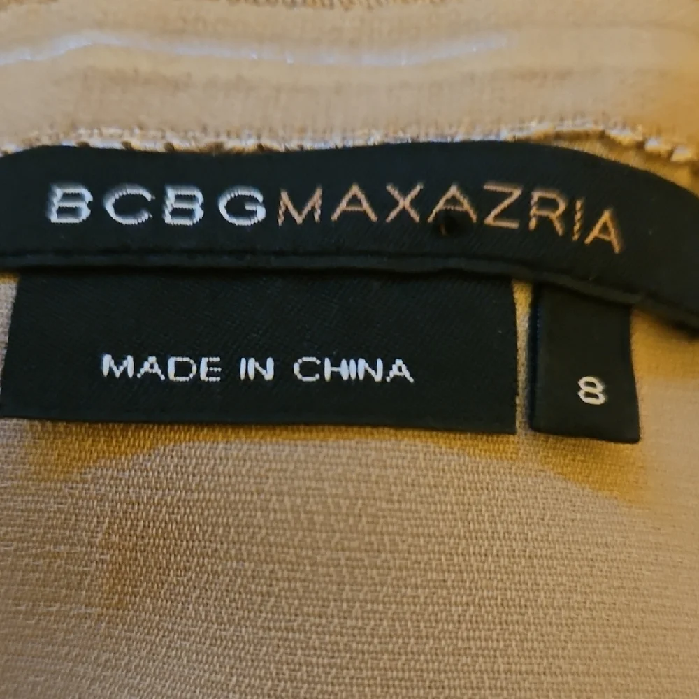 BCBGMaxAzria Beige Label Close-Up - Picture 9 of 10
